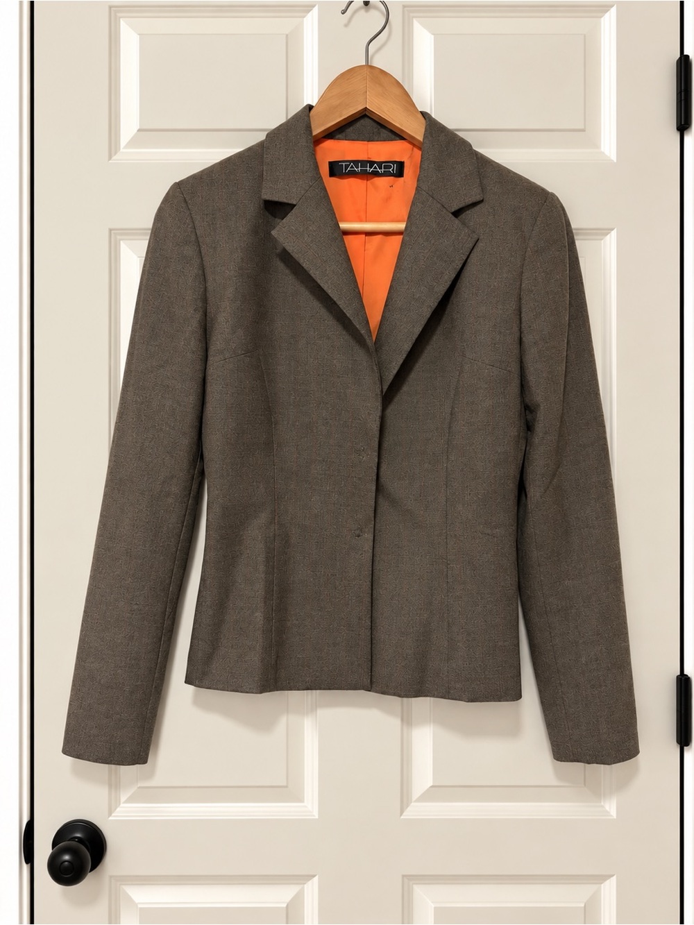 Tahari Women’s Blazer Size 6 Brown Wool Silk Blend Pinstripe Made in USA